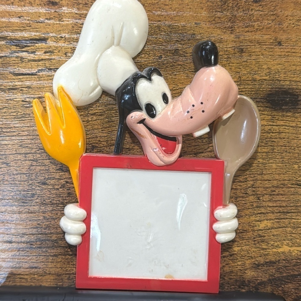 Disney Vintage refrigerator magnet- goofy